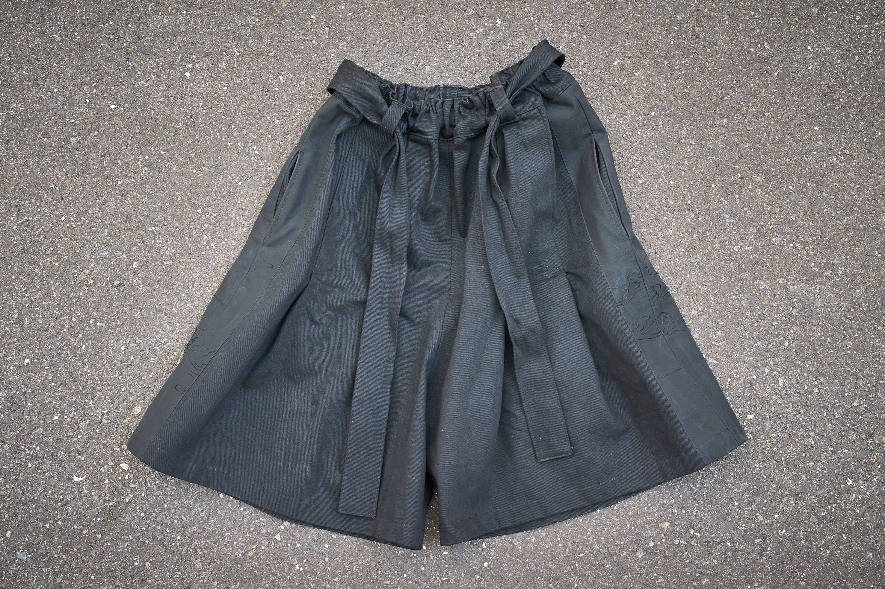 HEAVY DENIM HAKAMA SHORTS