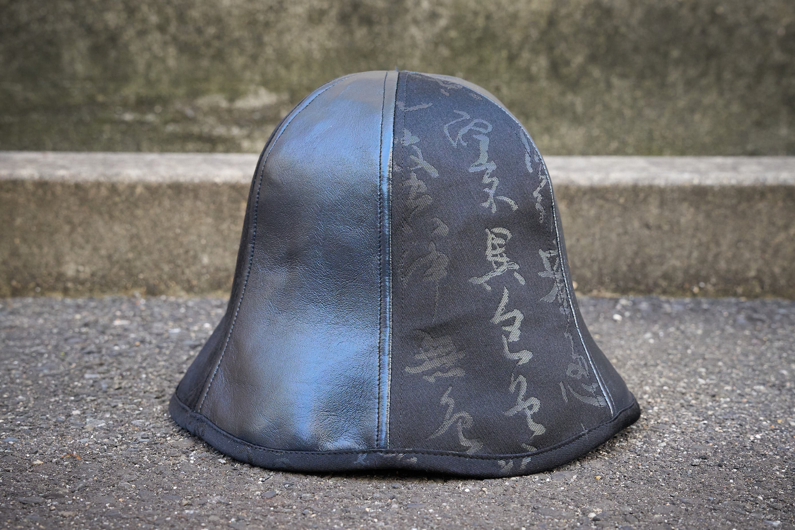 LEATHER HANYA TULIP HAT