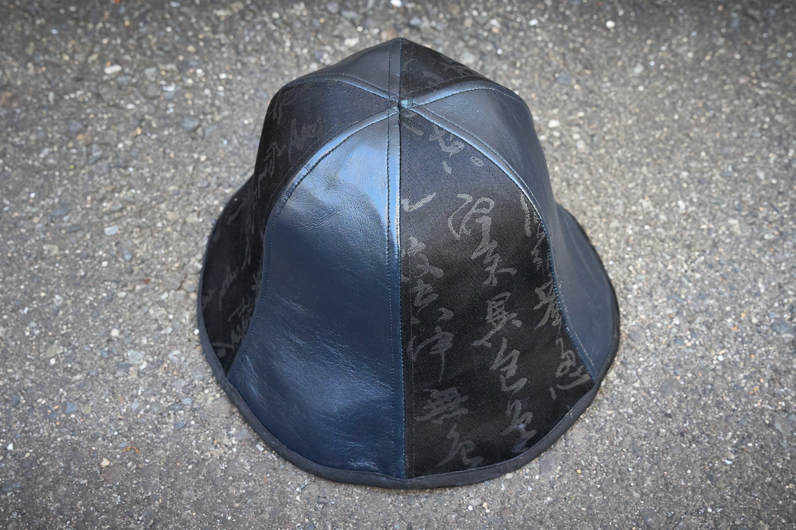 LEATHER HANYA TULIP HAT