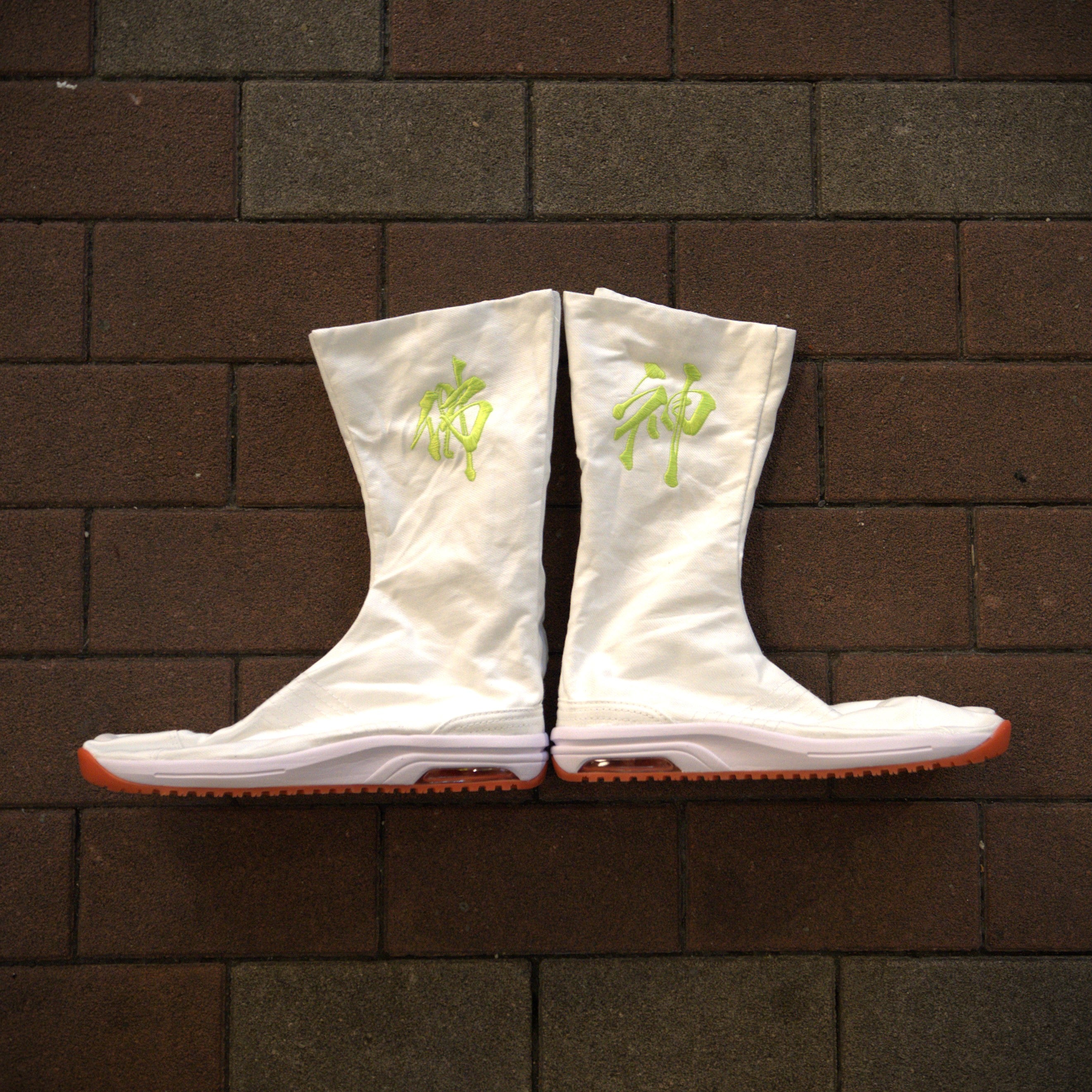 WHITE HIGH TOP JIKA TABI